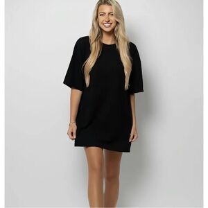 Cmfrt essentials oversized black tee